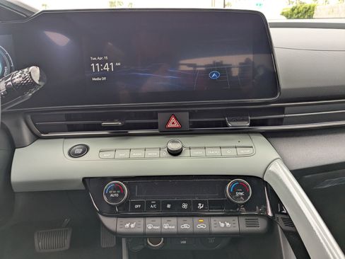New 2025 Hyundai Elantra Limited FWD image 10
