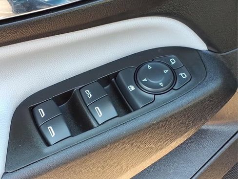 Used 2024 Chevrolet Equinox LS w/ LS Convenience Package FWD image 16