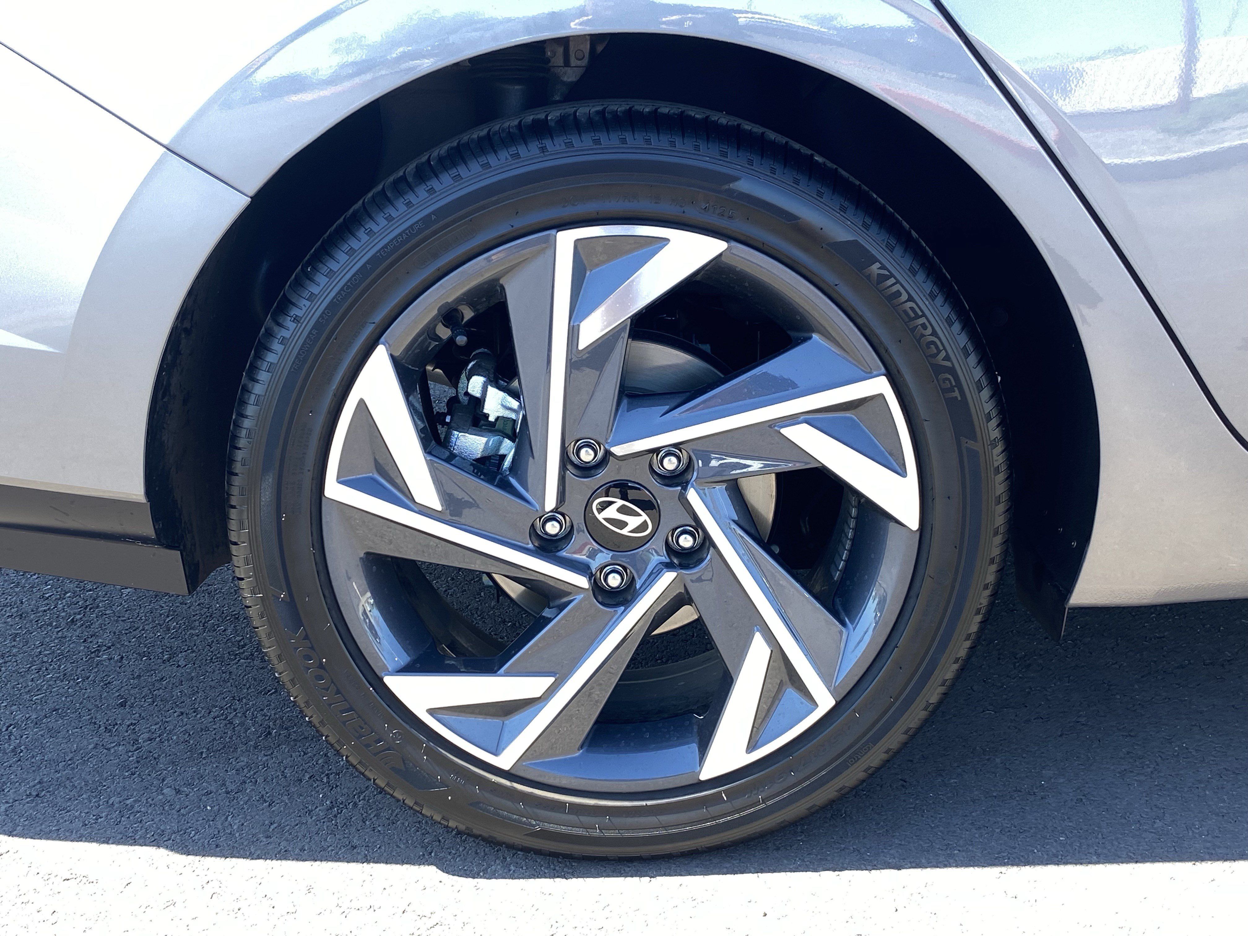 Certified 2026 Hyundai Elantra Limited FWD image 9