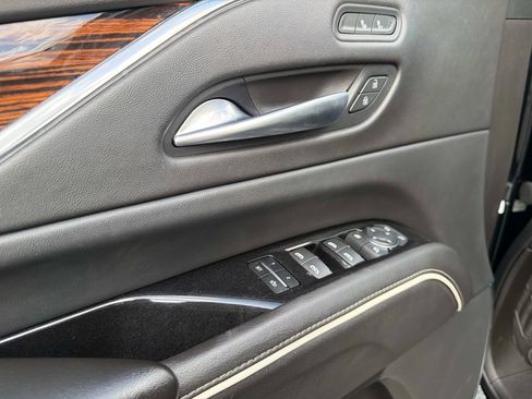 Used 2021 Cadillac Escalade ESV Luxury image 40