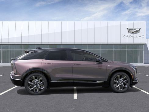 New 2025 Cadillac Optiq Luxury 1 image 5
