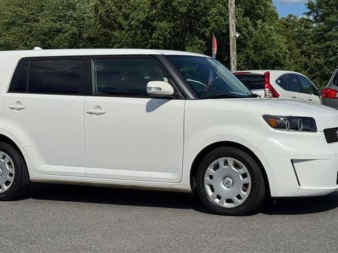 Used 2008 Scion xB FWD image 5
