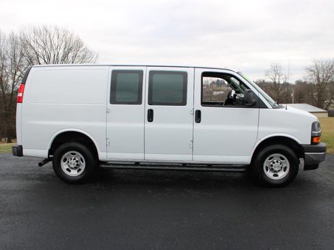 Used 2024 Chevrolet Express 2500 w/ Driver Convenience Package RWD image 3