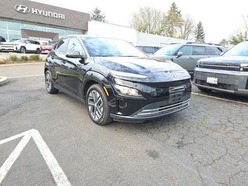 Used 2023 Hyundai Kona SE w/ Cargo Package image 2