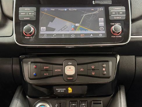 Used 2018 Nissan Leaf SV w/ SV Technology Package FWD image 22