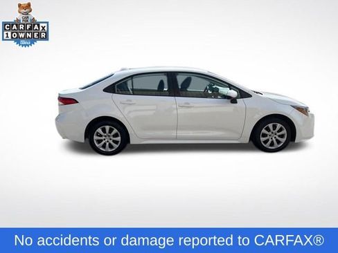 Used 2022 Toyota Corolla LE FWD image 2