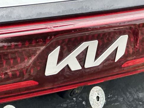 Used 2024 Kia Carnival EX FWD image 18