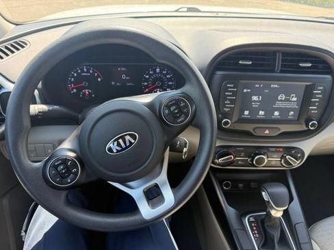 Used 2020 Kia Soul S FWD image 5