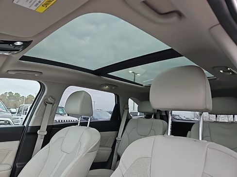 Used 2023 Kia Sorento SX image 16