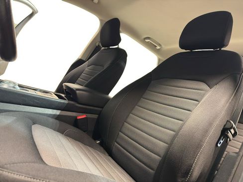 Used 2019 Ford Edge SE AWD/4WD image 16