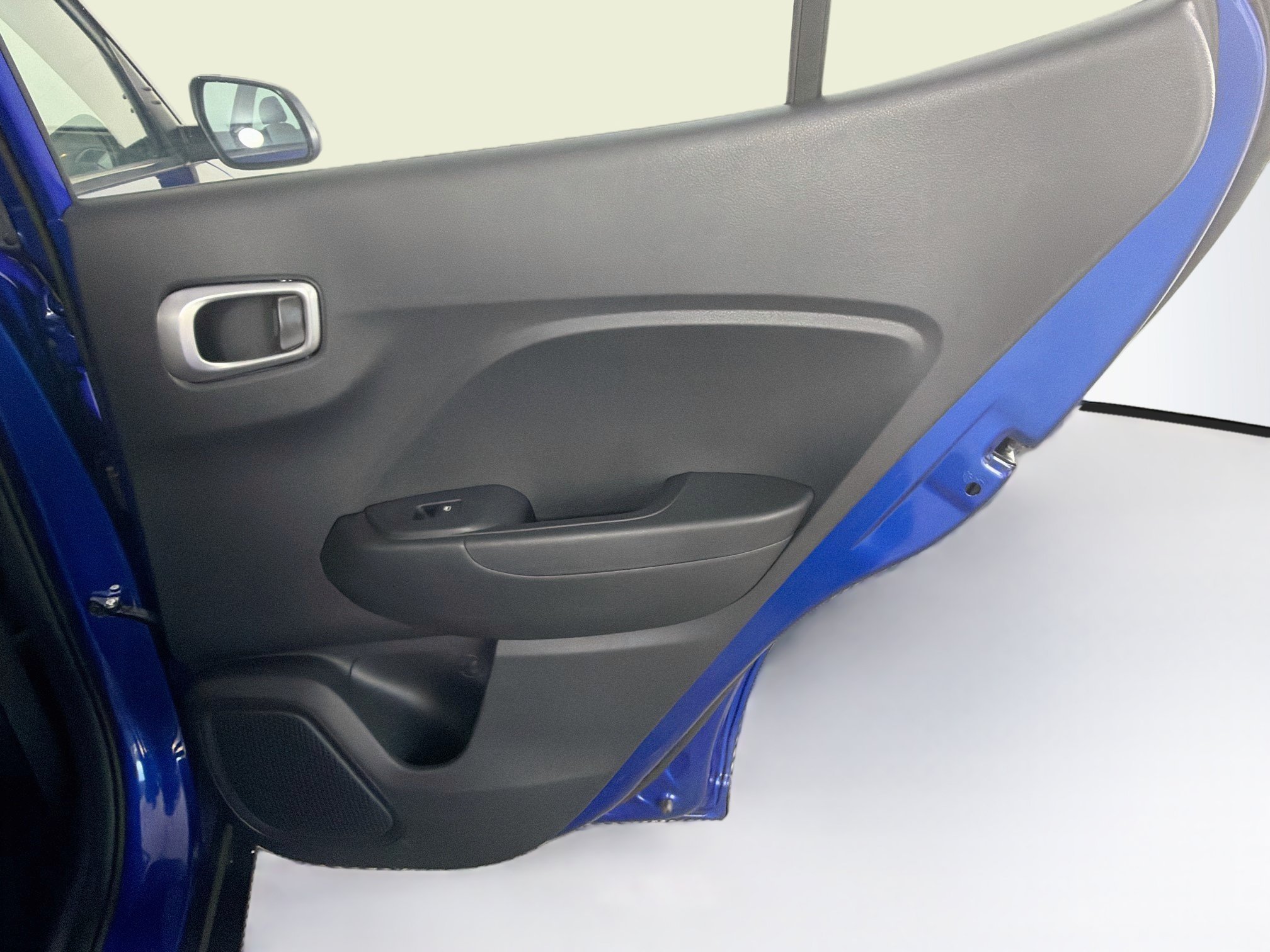 Used 2025 Hyundai Venue SEL FWD image 31