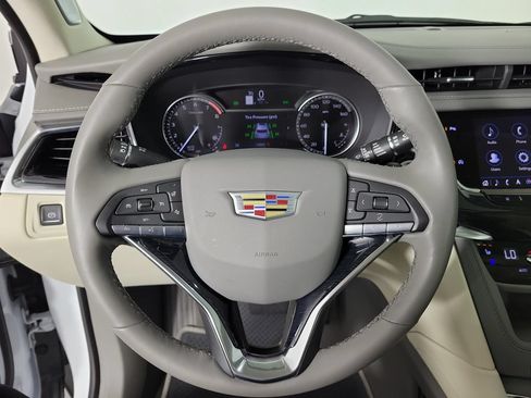 Used 2025 Cadillac XT6 Premium Luxury FWD image 23