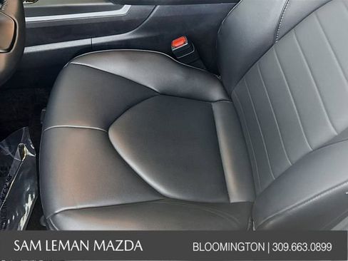 Used 2024 Toyota Highlander XLE FWD image 18