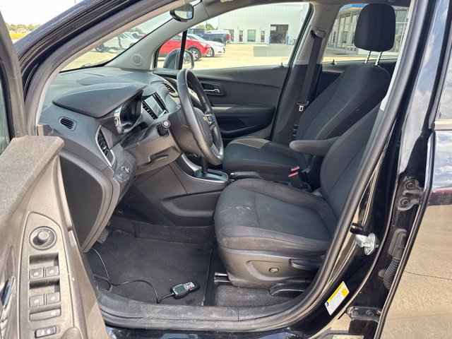 Used 2020 Chevrolet Trax LS w/ Tint and Cruise Package FWD image 17