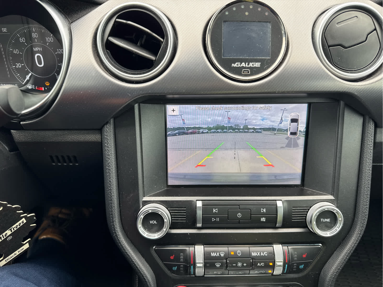 Used 2019 Ford Mustang GT Premium w/ Equipment Group 401A RWD image 10