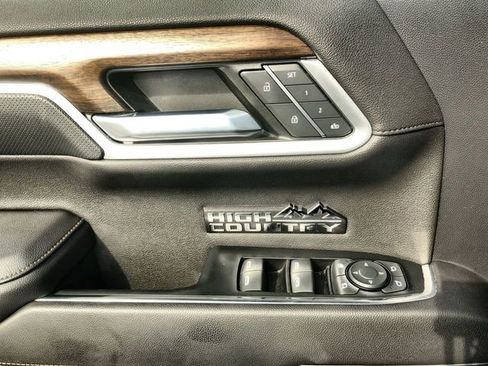 Used 2022 Chevrolet Silverado 1500 High Country w/ High Country Premium Package AWD/4WD image 13