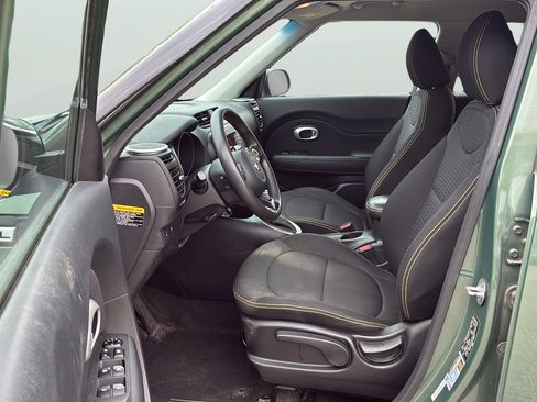 Used 2014 Kia Soul + FWD image 13
