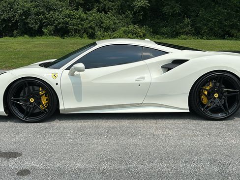 Used 2017 Ferrari 488 GTB RWD image 33