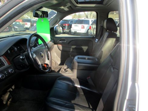 Used 2011 Chevrolet Suburban LT w/ Luxury Package image 12