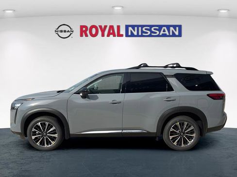 New 2026 Nissan Pathfinder Platinum w/ Cargo Package FWD image 4