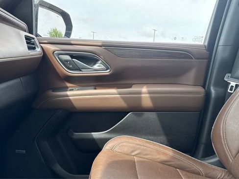 Used 2023 Chevrolet Suburban High Country AWD/4WD image 20