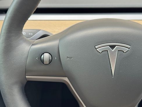 Used 2022 Tesla Model Y Long Range AWD/4WD image 19