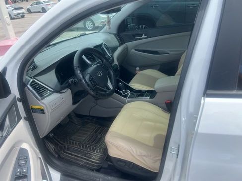 Used 2018 Hyundai Tucson Value FWD image 3