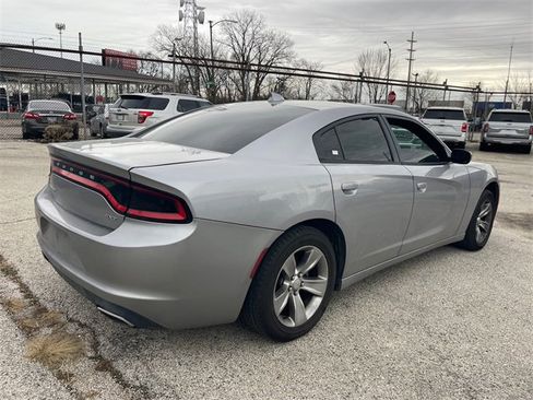Used 2015 Dodge Charger SXT image 17