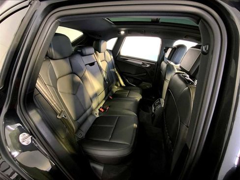 Certified 2025 Porsche Macan image 23