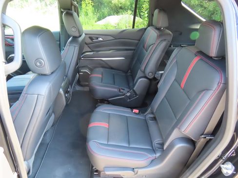 New 2026 Chevrolet Traverse RS w/ LPO, Cargo Package AWD/4WD image 26