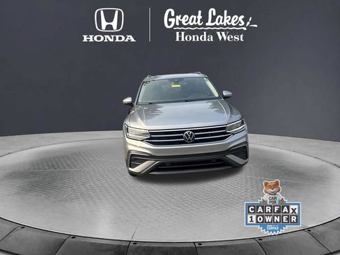 Used 2024 Volkswagen Tiguan SE w/ Panoramic Sunroof Package AWD/4WD image 3