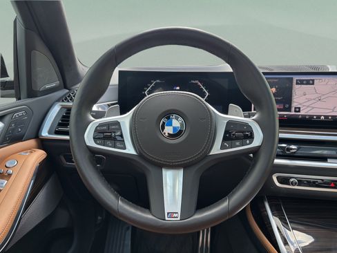Used 2025 BMW X7 xDrive40i w/ M Sport Package AWD/4WD image 8