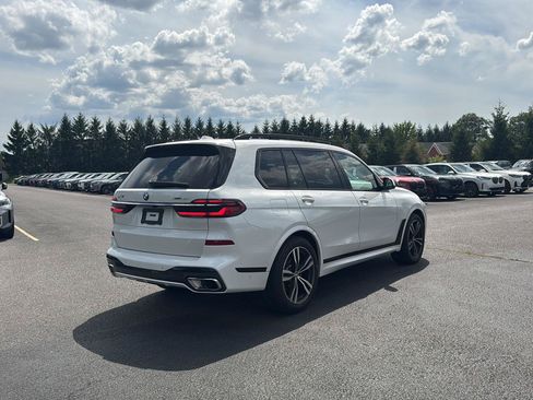 Used 2024 BMW X7 xDrive40i w/ M Sport Package AWD/4WD image 3