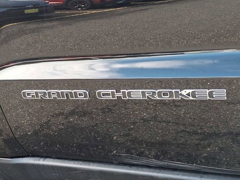 Certified 2020 Jeep Grand Cherokee Laredo image 30