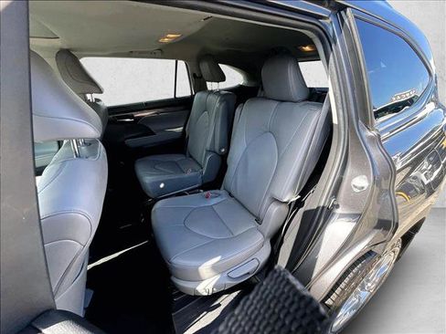 Used 2023 Toyota Highlander Limited AWD/4WD image 25