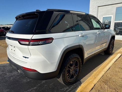 Used 2024 Jeep Grand Cherokee Trailhawk w/ Luxury Tech Group III image 5