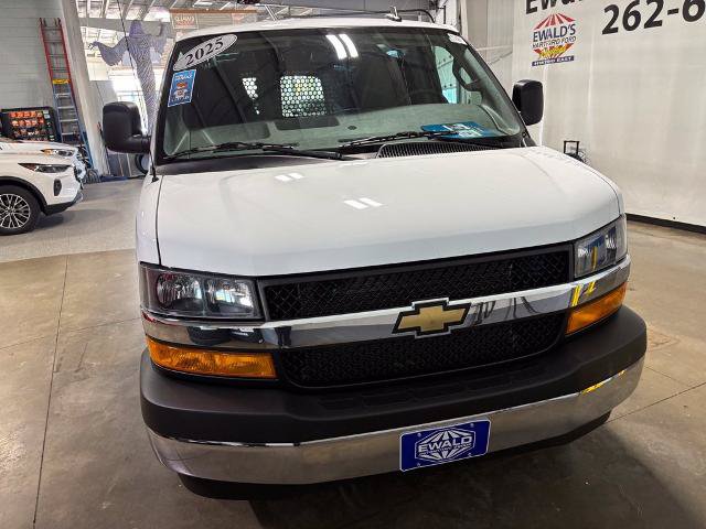 Used 2025 Chevrolet Express 2500 w/ Driver Convenience Package RWD image 5