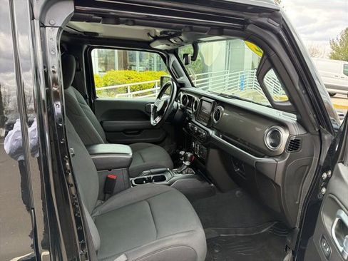 Used 2022 Jeep Wrangler Unlimited Sahara image 10