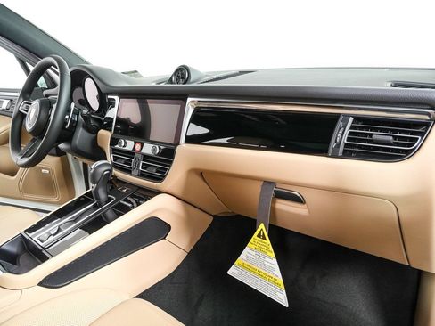 Certified 2026 Porsche Macan AWD/4WD image 25