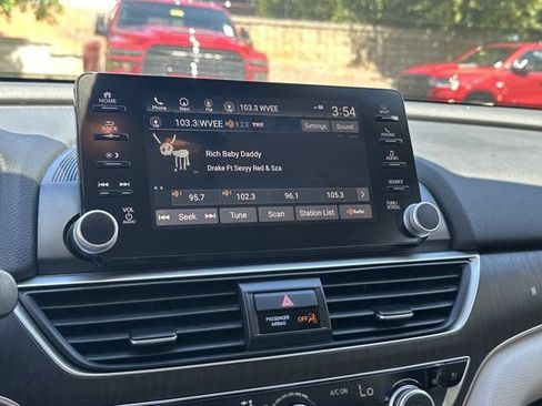 Used 2019 Honda Accord Touring image 30