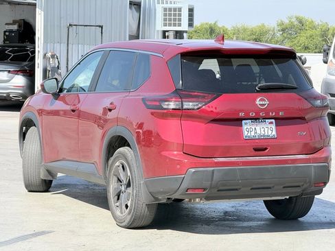 Used 2024 Nissan Rogue SV FWD image 2