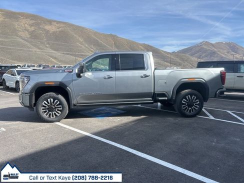 Used 2025 GMC Sierra 2500 Denali image 4