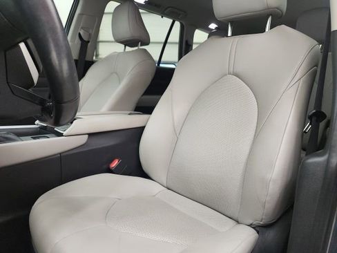 Certified 2024 Toyota Grand Highlander FWD image 14