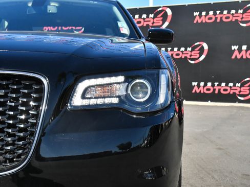 Used 2022 Chrysler 300 Touring w/ Sport Appearance Package image 11