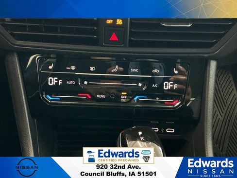 Used 2025 Volkswagen Jetta SE FWD image 24