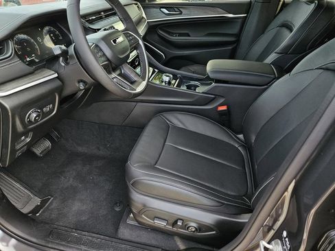 New 2026 Jeep Grand Cherokee Limited AWD/4WD image 17