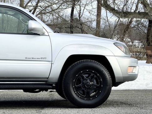 Used 2004 Toyota 4Runner SR5 image 25