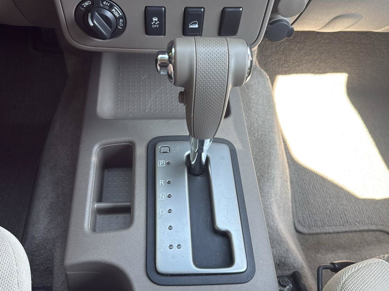 Used 2012 Nissan Frontier SV AWD/4WD image 21