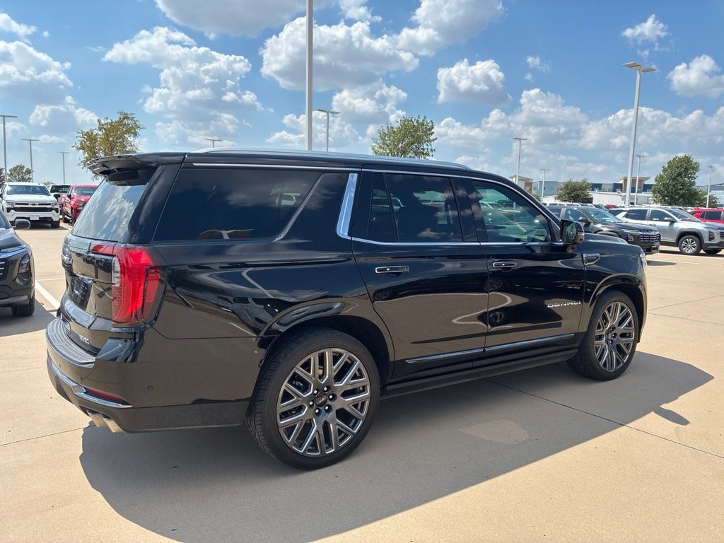 Used 2025 GMC Yukon Denali Ultimate AWD/4WD image 4