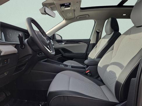 New 2026 Volkswagen Tiguan SE image 17